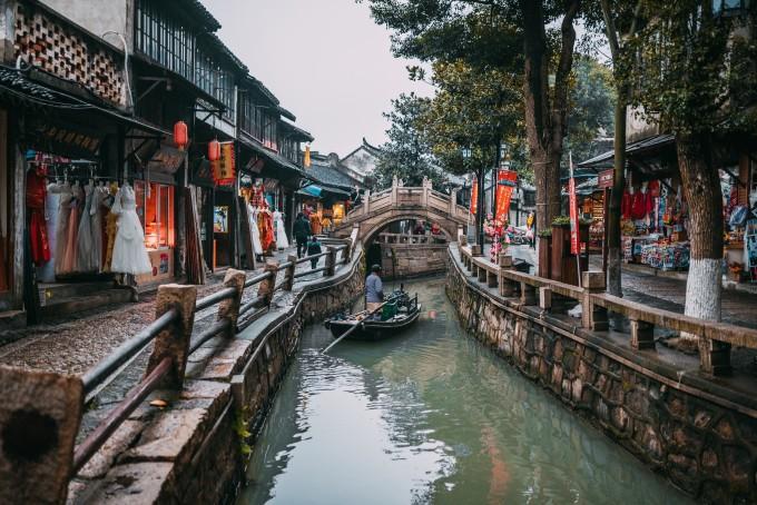 包韭菜鸡蛋饺子10人9错，学会这个方法调馅，韭菜翠绿不出水游戏画面
